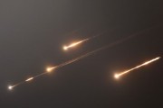 温岭伊朗以导弹齐射回应以色列的大规模袭击